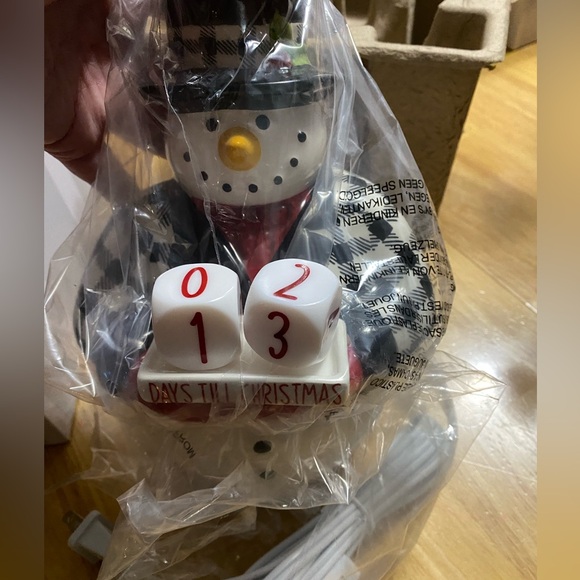 Scentsy Kickoff to Christmas warmer - Picture 4 of 4